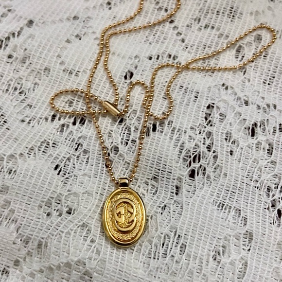 Vintage, Gucci Gold Tone Charm with 18in Gold Plated Chain Necklace - Picture 4 of 7